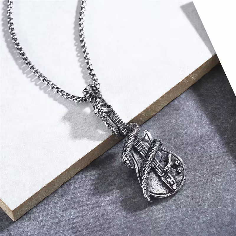 Chaîne en acier inoxydable de style punk avec pendentif en alliage de guitare python rétro, accessoire de mode rock unisexe, cadeau idéal pour les amateurs de musique et les amis.