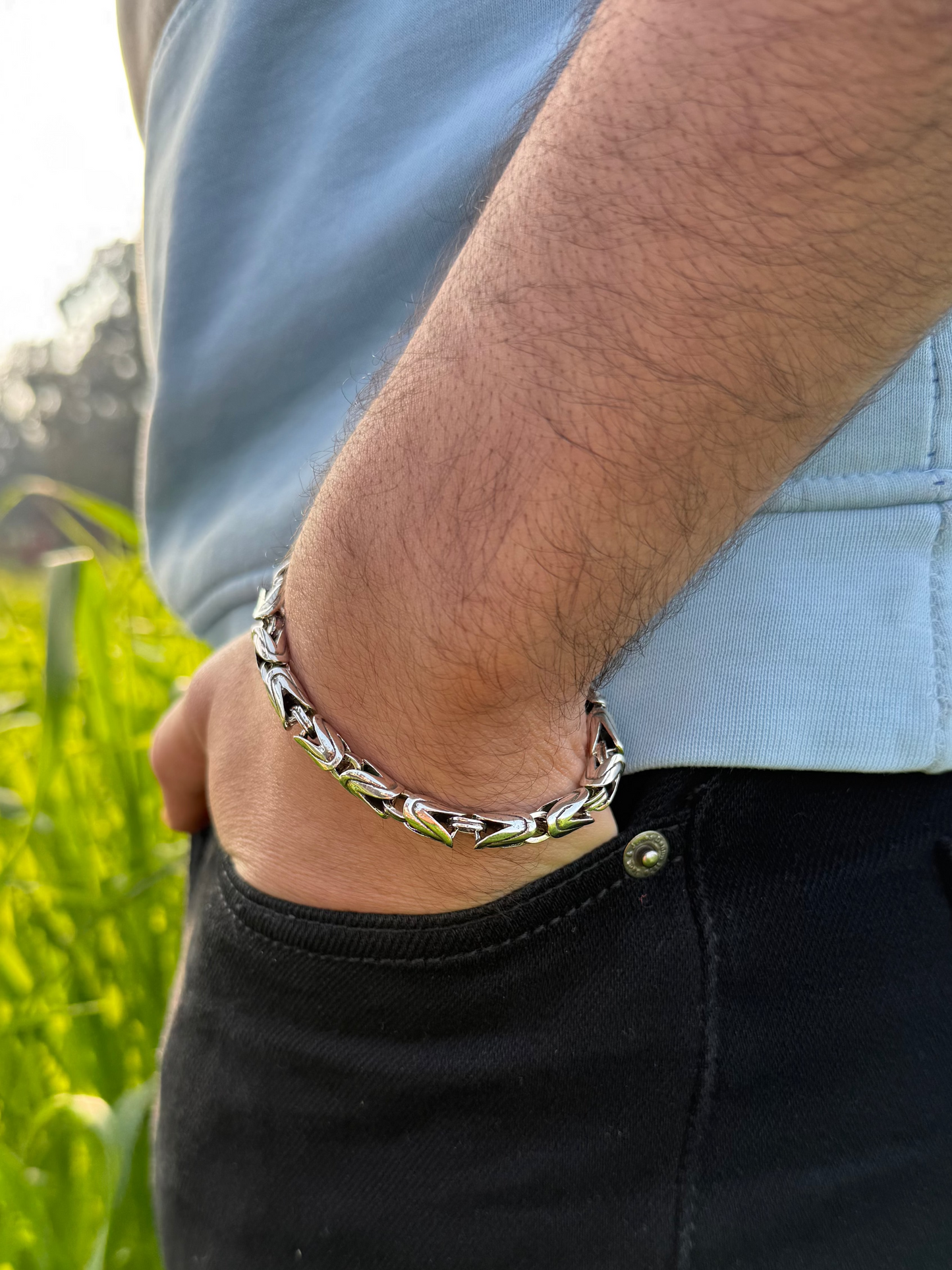 Bracelet Tressé à Pilon, Tendance Vintage et Élégance à la Mode